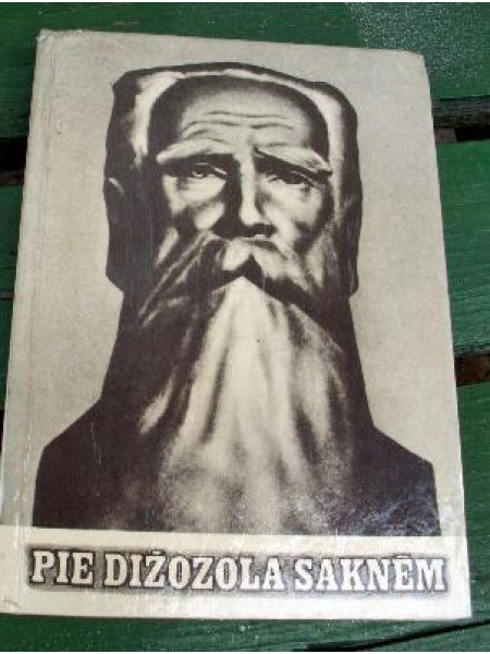 Pie dižozola saknēm