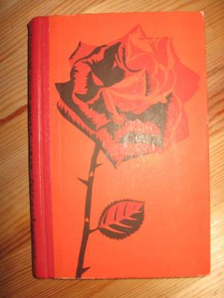 Zied sarkanas rozes