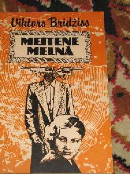 Meitene melnā 
