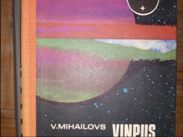 Viņpus durvīm