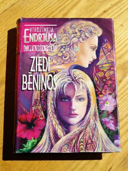 Ziedi bēniņos 