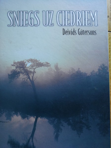 Sniegs uz ciedriem