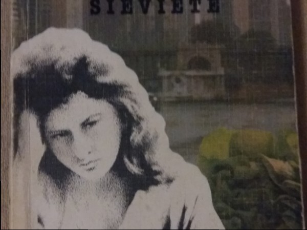 Atmodinata sieviete