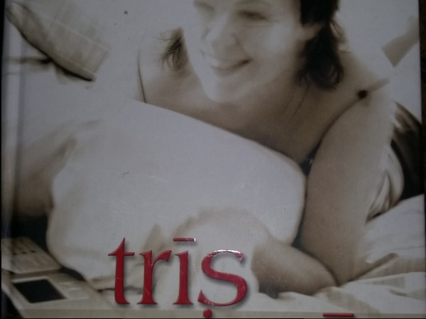 Trīs vienā gultā 