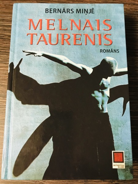 Melnais taurenis