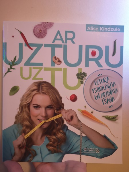 Ar uzturu uz tu