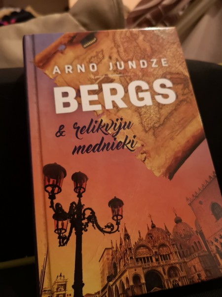 Relikviju mednieki