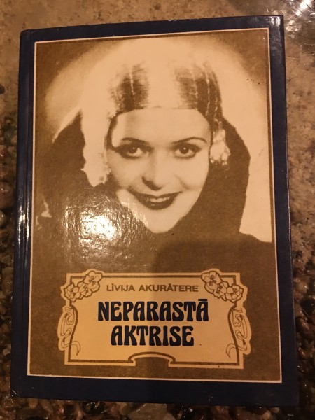 Neparastā aktrise