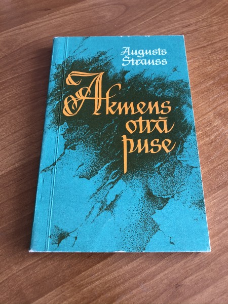 Akmens otrā puse