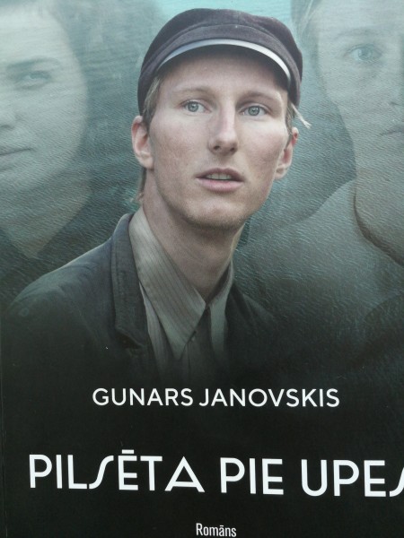 Pilsēta pie upes
