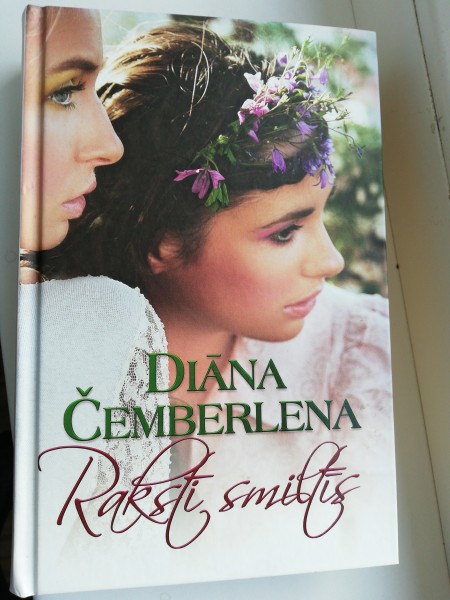 Raksti smiltīs
