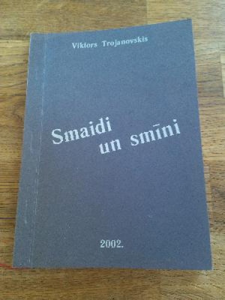 Smaidi un smīns