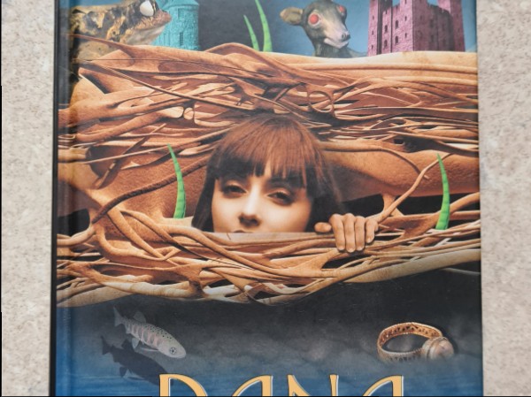 Dana un medaljons
