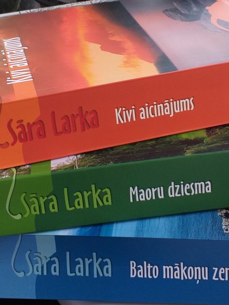 Kivi aicinājums. Maisu dziesma. Balto mākoņu zeme