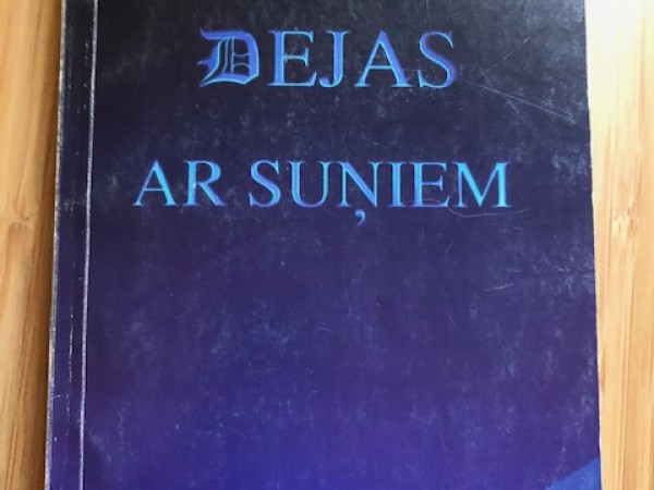 Dejas ar suņiem