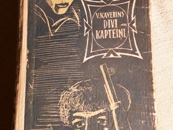 Divi kapteiņi