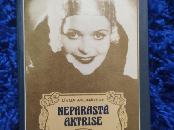 Neparastā aktrise
