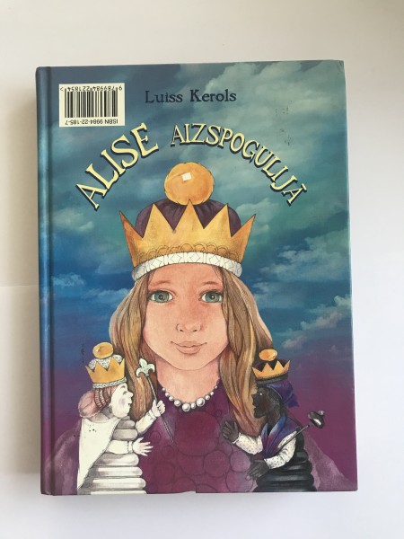 Alise Aizspogulijā