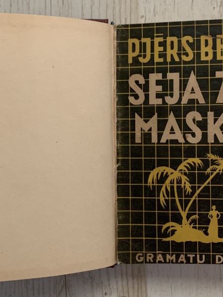 Seja zem maskas