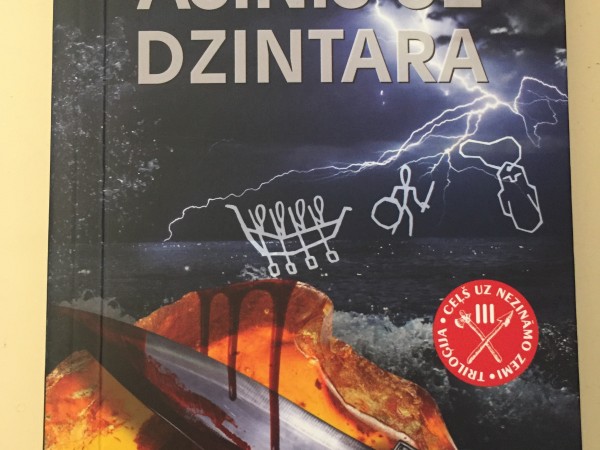 Asinis uz dzintara