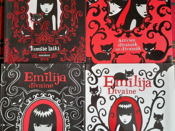 Emīlija Dīvaine
