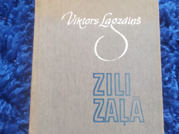 Zili zaļā