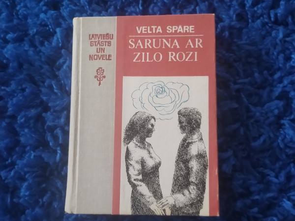 Saruna ar zilo rozi
