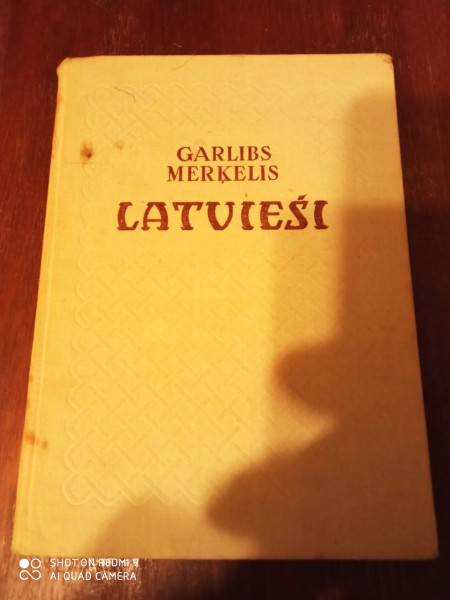 Latvieši