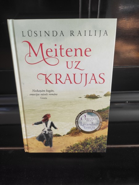 meitene uz kraujas