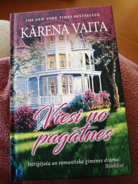 Viesi no pagātnes
