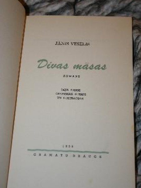 Divas māsas