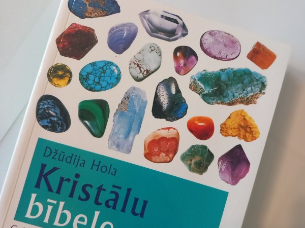 Kristālu bībele