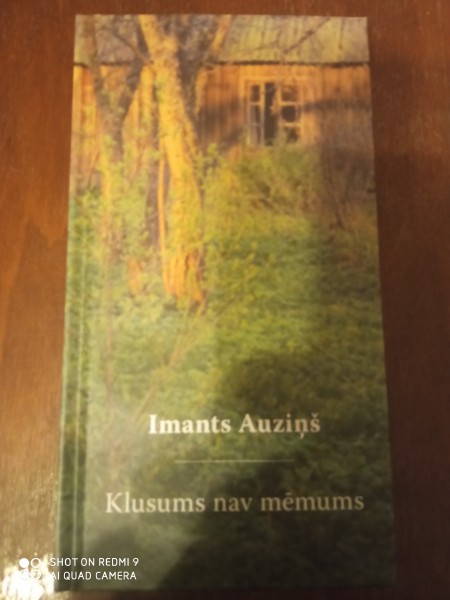 Klusums nav mēmums
