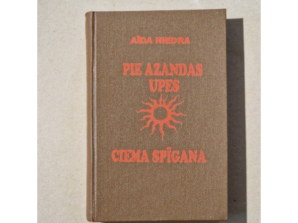 Pie Azandas upes. Ciema spīgana