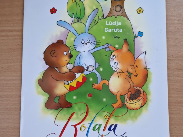 Rotaļa mežā