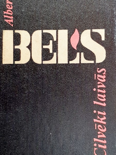 Cilvēki laivās