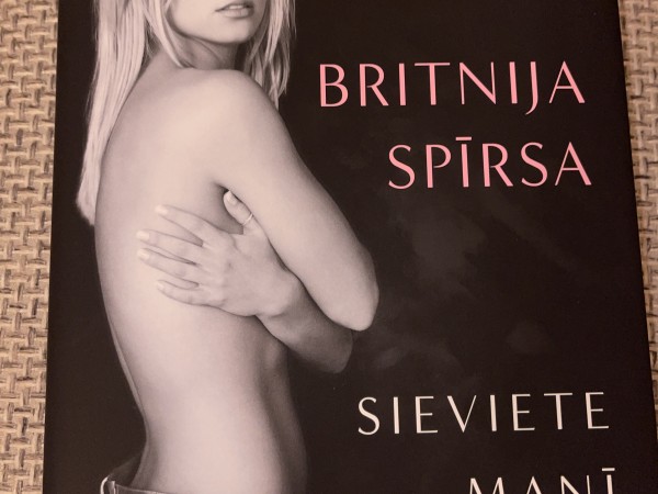 Sieviete manī