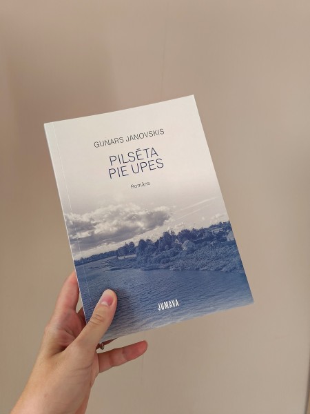 Pilsēta Pie Upes