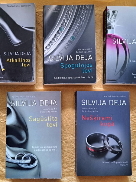 Ievijos Tevī. Spoguļojos Tevī. Atkailinos Tevī. Sagustīta Tevī. Nešķirami kopā.
