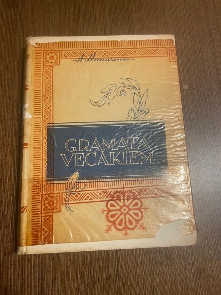 grāmata vecākiem