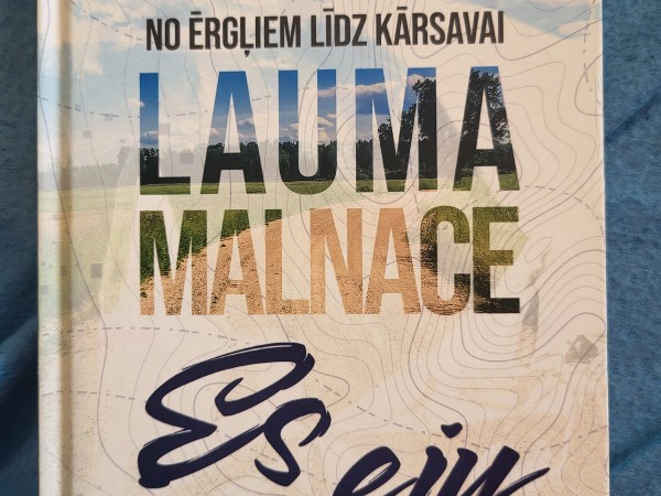 Es eju