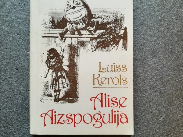 Alise aizspogulijā