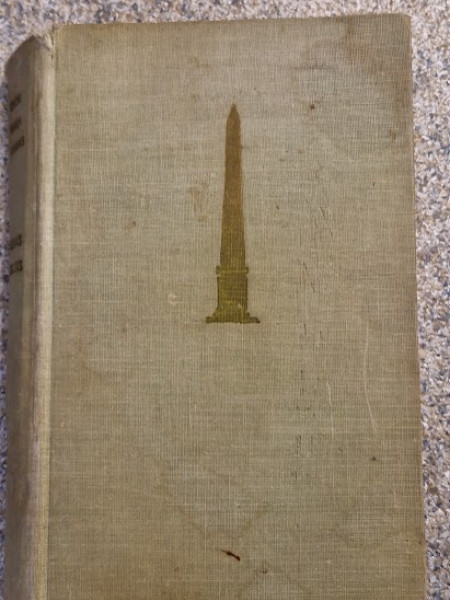 Melnais obelisks