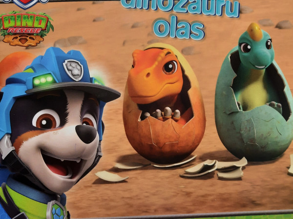 Kucēni un dinozauru olas