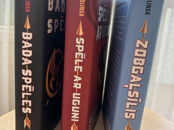 Triloģija - Bada spēles / Spēle ar uguni / Zobgaļsīlis