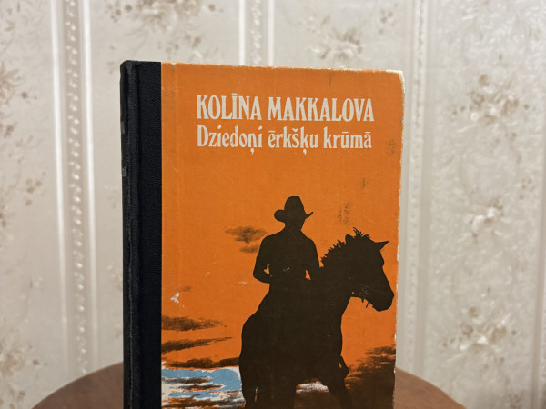 Kolīna Makkalova - Dziedoņi Ērkšņu Krūmā